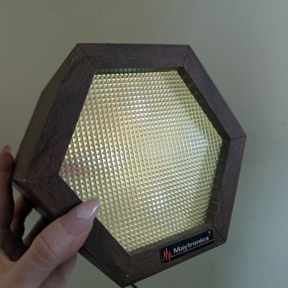 Maytronics Hexagonal Reflective Panel - Picture 2 of 8